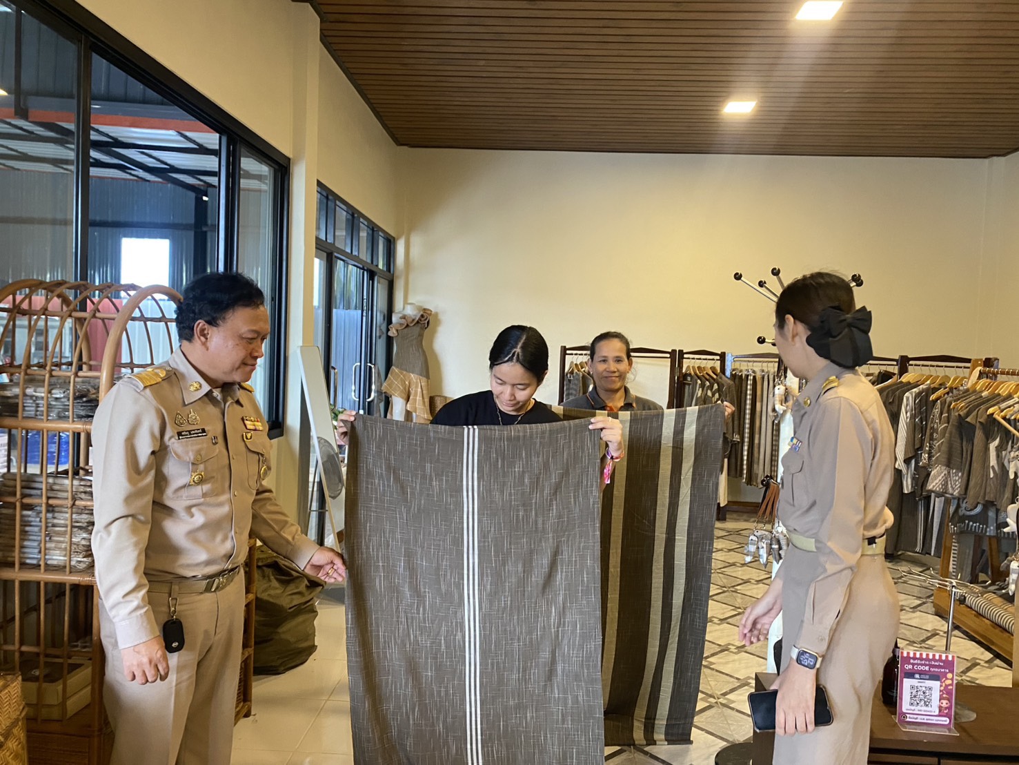 ✨🤍พช.บึงกาฬ เดินหน้าอย่างต่อเนื่อง กับงาน Buengkan Fashion Week 2025 ในโครงการยกระดับผ้าทออัตลักษณ์พื้นเมืองบึงกาฬ ร่วมสมัยสู่สากล ปีที่ 1 