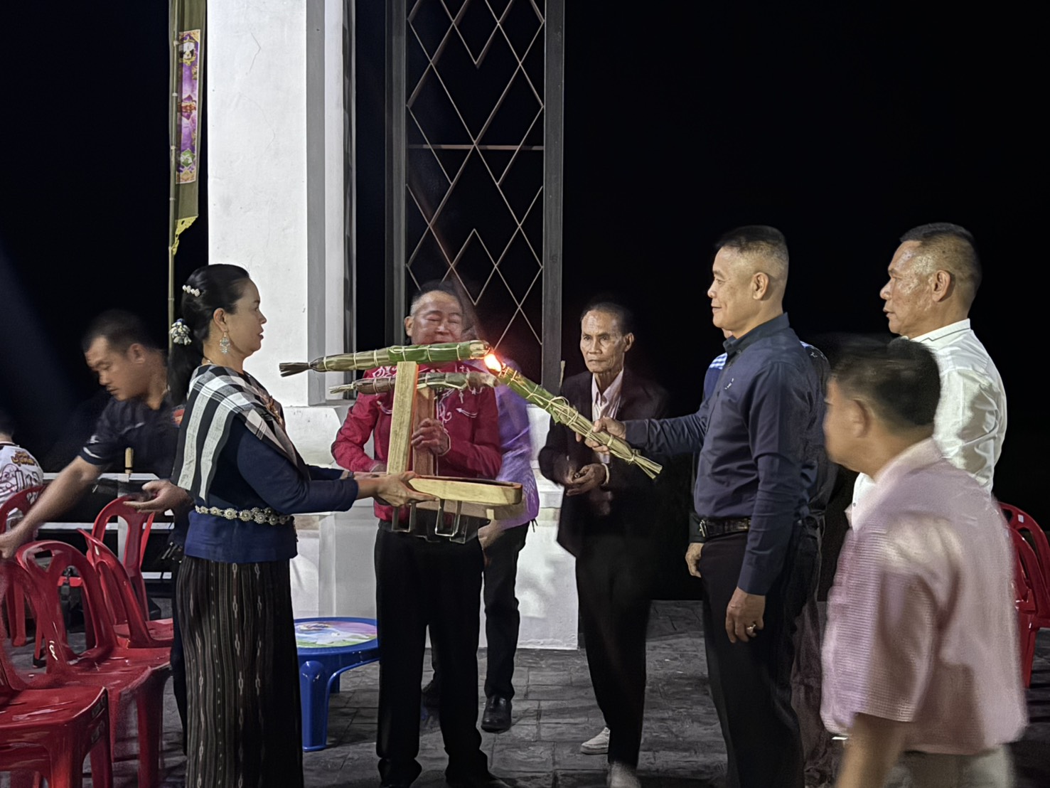 🔊 พช.บึงกาฬ ร่วมกิจกรรม “ไต้กระบอง กินข้าวแลง แยงน้ำของ มองสาวญ้อบุ่งคล้า” ครั้งที่ 2 ส่งเสริมวัฒนธรรมและการท่องเที่ยวชุมชน