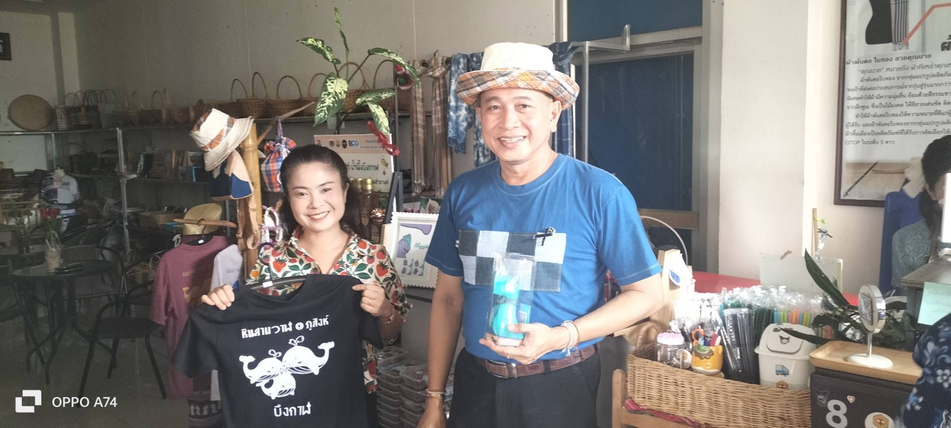 พจ.บึงกาฬ พาชม พาช็อปร้าน OTOP Center ศาลากลางจังหวัดบึงกาฬ "เราไม่ได้ขายแค่สินค้า แต่เราส่งต่อเรื่องราวและ ภูมิปัญญา ของชาวบึงกาฬ"