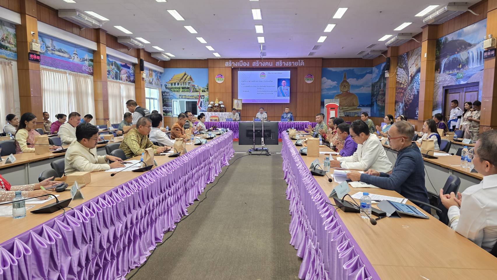 พช.บึงกาฬ : ร่วมประชุมกรมการจังหวัดบึงกาฬ ประจำเดือนเมษายน 2569 