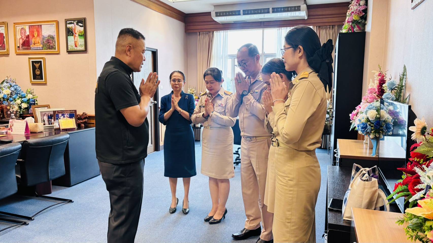 พช.บึงกาฬ : บุคลากรใหม่รายงานตัว – เข้าพบรองผู้ว่าฯ รับโอวาท พร้อมขับเคลื่อนงานพัฒนาชุมชน