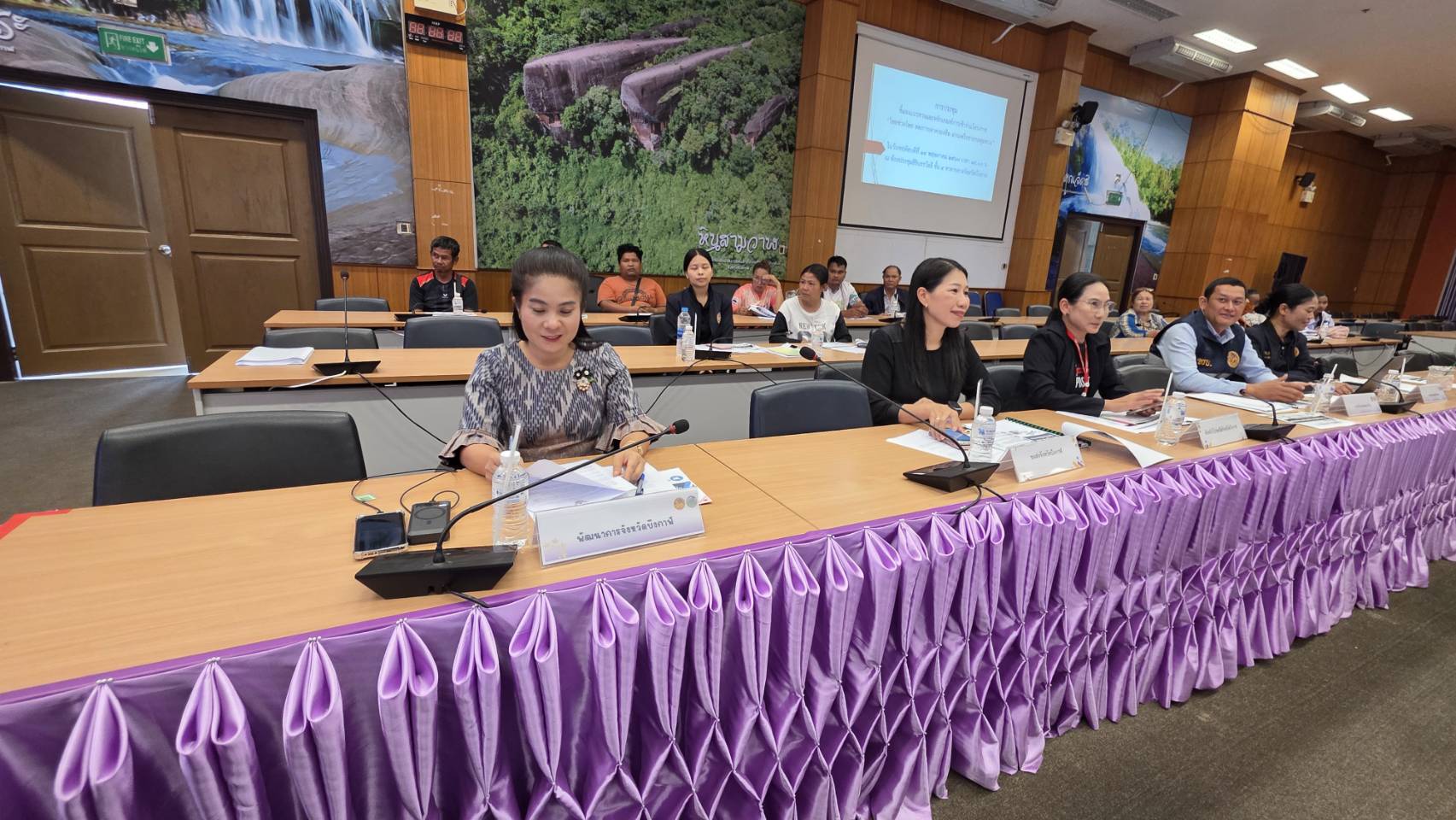 พช.บึงกาฬ: ร่วมประชุมชี้แจงแนวทางและหลักเกณฑ์การเข้าร่วมโครงการ “ไทยช่วยไทย ลดค่าครองชีพ ผ่านเครือข่ายรถพุ่มพวง” 
