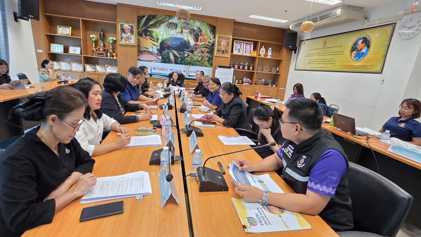 📊✨ พช.บึงกาฬ คิกออฟ! ประชุมคณะทำงานจัดทำรายงานประจำปี 2569 ชูโมเดล “291 BUENGKAN NEXT” มุ่งโชว์ผลสัมฤทธิ์งานพัฒนาชุมชนอย่างเป็นรูปธรรม ✨📊