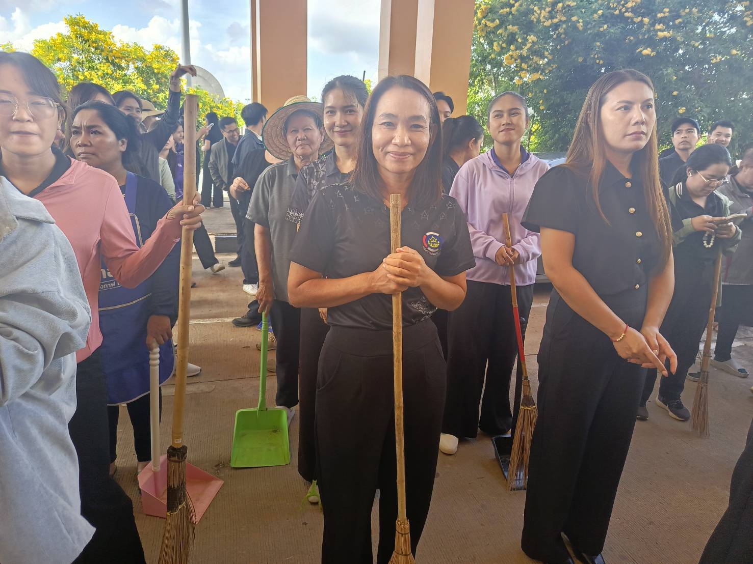 🔊พช.บึงกาฬ : ร่วมกิจกรรมทำความสะอาดและปรับปรุงภูมิทัศน์ ศูนย์ราชการจังหวัดบึงกาฬ