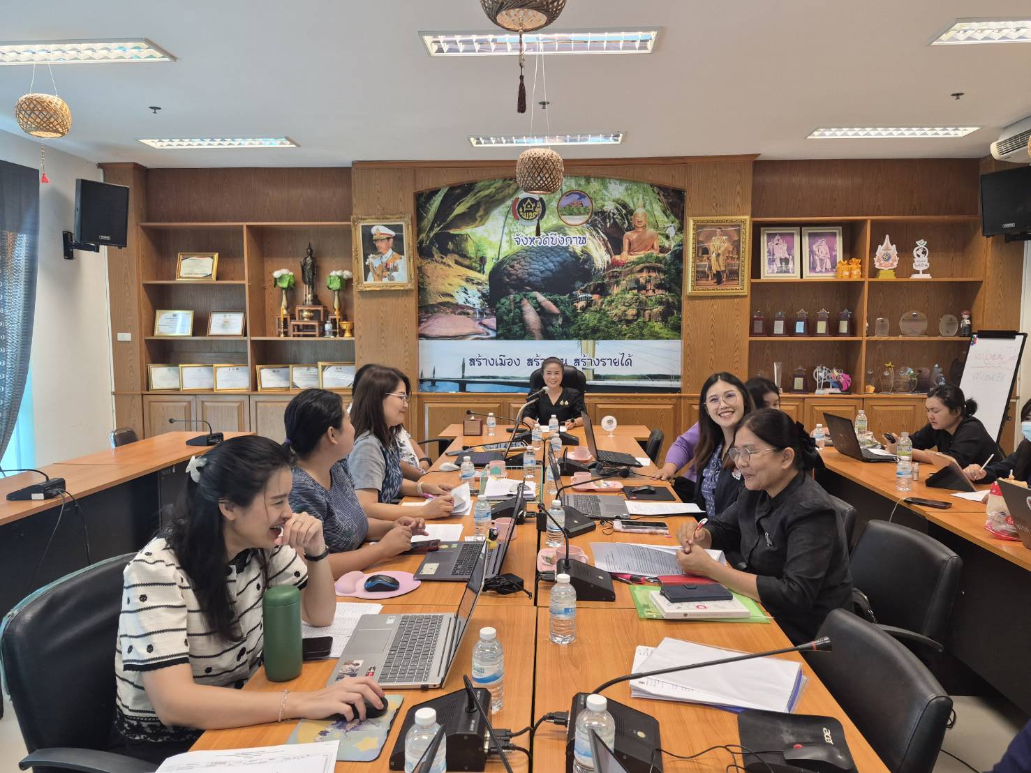 🍁พช.บึงกาฬ จัดประชุมเตรียมความพร้อมเจ้าหน้าที่พัฒนาชุมชนในกิจกรรมการคัดสรรสุดยอดหนึ่งตำบล หนึ่งผลิตภัณฑ์ไทย ปี พ.ศ. 2569 (OTOP Product Champion : OPC) 
